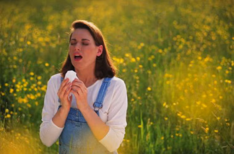  Bảo vệ môi trường sống như nhà ở, đồ nội thất; sử dung điện thoại, máy vi tính đúng cách nhằm khống chế tia bức xạ trong phạm vi cho phép; tránh xa các chất hóa học độc hại như thuốc nhuộm tóc. 