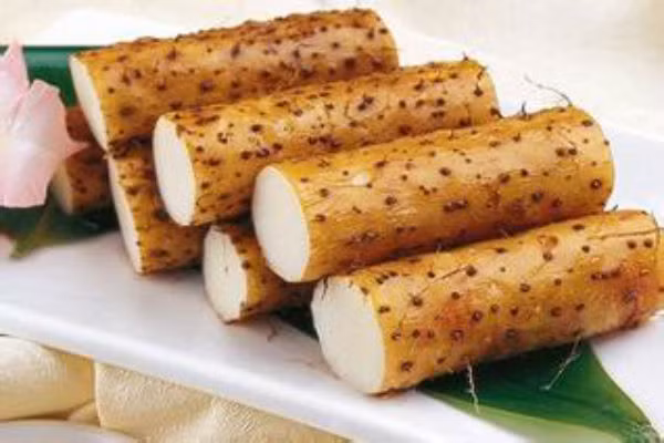  Cách tốt nhất là ăn vào bữa sáng. Hãy chọn một chút khoai kèm theo sữa nguyên kem hoặc sữa chua, thêm chút hạt và rau xanh bạn sẽ có bữa ăn tuyệt vời với đầy đủ chất dinh dưỡng cần thiết cho cơ thể. , 