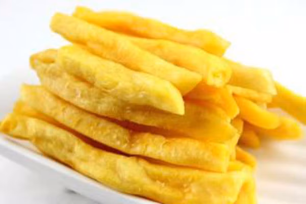  Hàm lượng tinh bột trong các loại khoai rất phong phú và rất có lợi cho khống chế đường huyết. Nhưng nếu dùng thay thế thành món ăn nên tránh chiên, xào vì cách chế biến này không những làm mất chất dinh dưỡng mà còn gia tăng calo cho món ăn không có lợi cho việc giảm béo và không tốt cho sức khỏe. Cho nên cách chế biến tốt nhất hay ninh các loại khoai, từ với thịt bò, hoặc xương sườn ta sẽ có món ăn ngon và bổ dưỡng. 