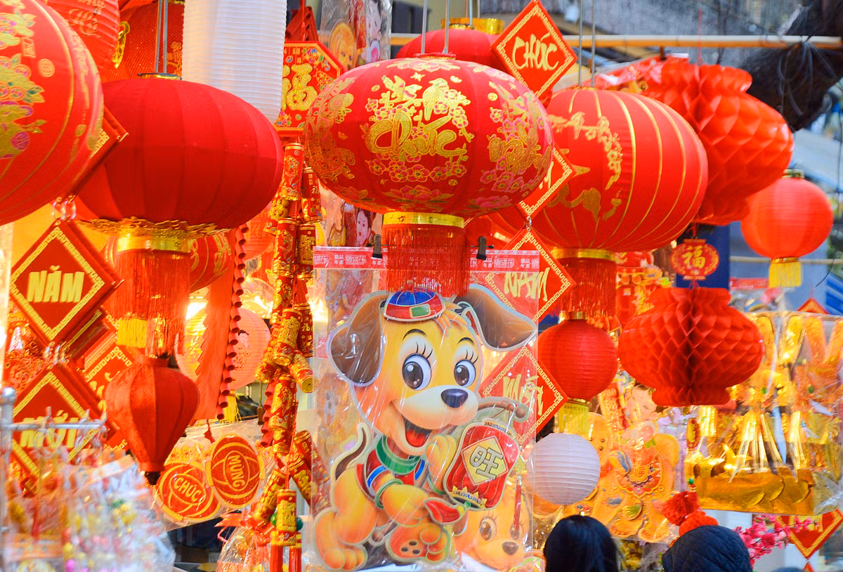 ... hay những tranh dán tường hình chó, hoặc những dây treo hình chó bằng chất liệu vải mềm.