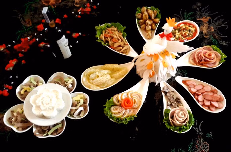 Không chỉ đồ ăn "sang chảnh", những nhà giàu Việt còn yêu cầu người nấu cỗ thuê phải bày mâm cỗ đẹp đẹp mắt. Ảnh minh họa: Khám phá.