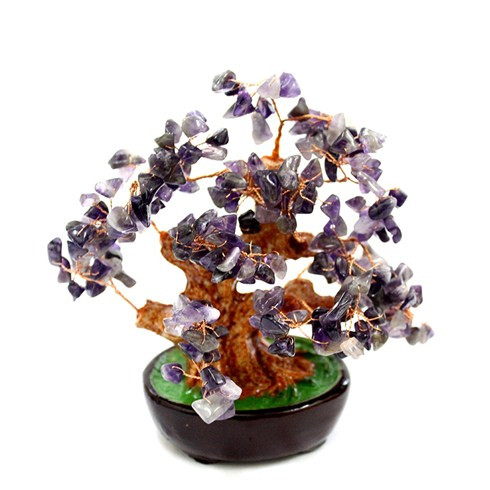 Chất liệu dùng để kết thành cây tài lộc thường là thạch anh tím, thạch anh vàng hoặc các loại đá quý, đá bán quý như ngọc xanh, hồng ngọc... Ảnh: cungmua.com.