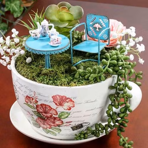 Chỉ cần bỏ ra 5 phút đồng hồ cùng một vài vật dụng nhỏ là có thể tạo ra tiểu cảnh nhỏ ở phòng khách, một góc bàn để tivi hay kệ đầu giường, khiến không gian gia đình trở nên ấm cúng.