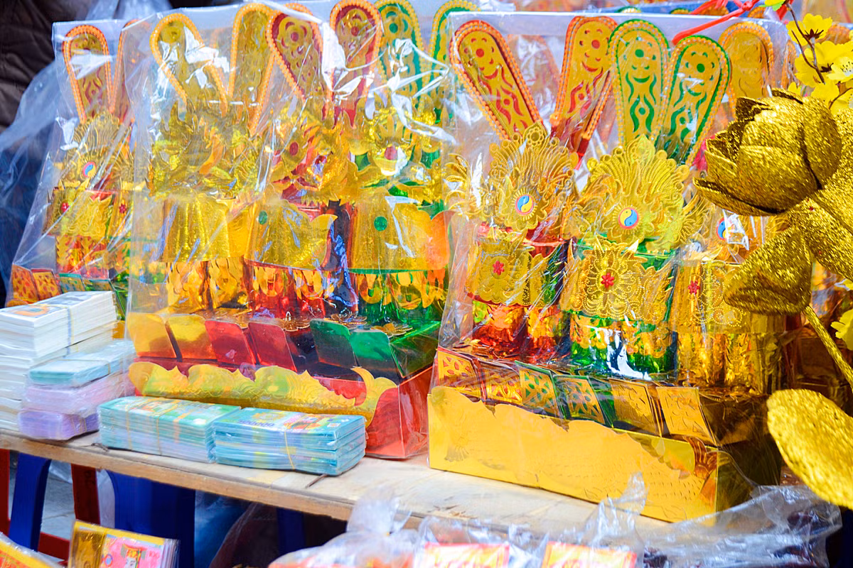 ... và các đồ cúng trong ngày Tết Nguyên đán.