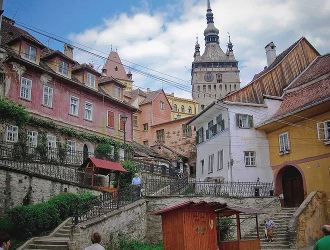 Làng Sighisoara nằm ở vùng Transylvania, Romania, là nguồn cảm hứng sống đích thực đằng sau câu chuyện Bá tước Dracula chuyên hút máu người