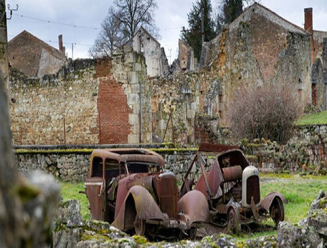 Thành phố ma Oradour-sur-Glane (Pháp) bị bỏ hoang từ sau vụ thảm sát kinh hoàng do Đức Quốc xã tiến hành trong năm 1944. 642 người - phần lớn là phụ nữ và trẻ em - đã bị giết hại