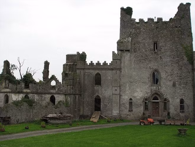 Nơi đây lưu truyền tin đồn về các hồn ma vô cùng đáng sợ. Trong đó hồn ma gây kinh hãi nhất là hồn ma có kích thước to bằng con cừu có khuôn mặt bị thối rữa