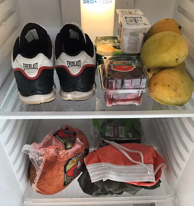 Bạn cảm thấy bình thường khi có những người cho cả quần áo và giày dép vào trong tủ lạnh để “giữ cho chúng không bị hỏng”, người Úc thật hài hước vô đối.