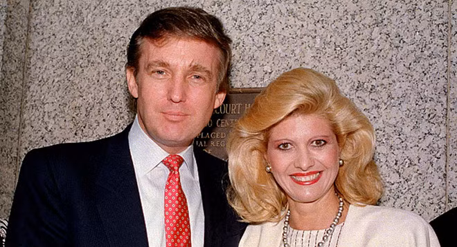 Khong them dong 1 ngon tay, vo ong Trump van khien ca chong lan bo “xanh mat”