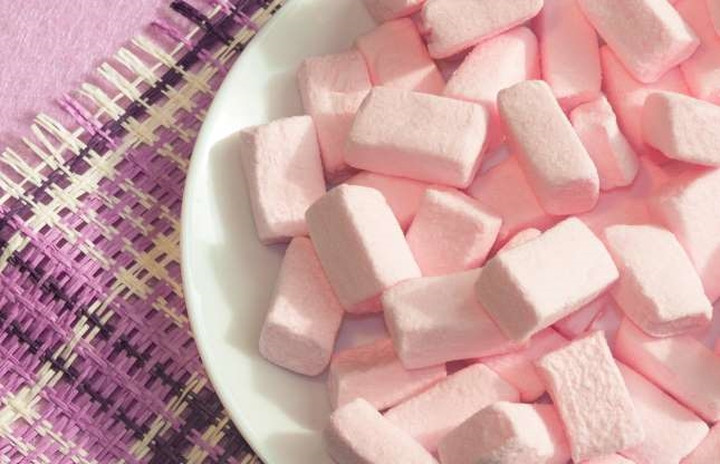 Ai muốn ăn marshmallows nào?./.