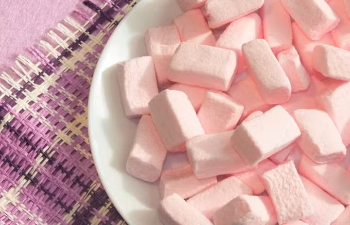 Ai muốn ăn marshmallows nào?./.