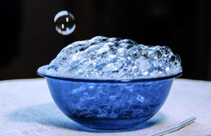 Không, đó là bong bóng xà phòng.