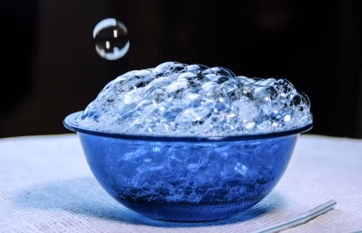 Không, đó là bong bóng xà phòng.