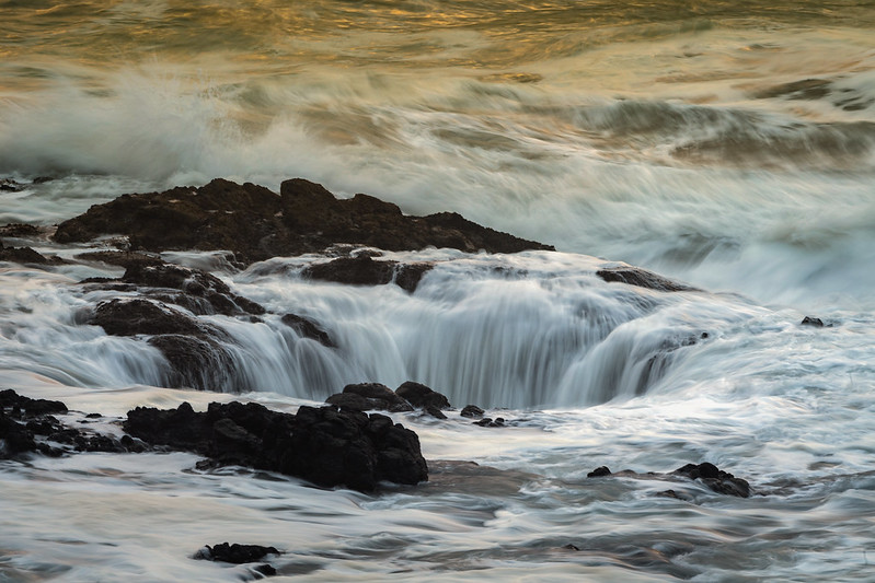 Trang web chính thức của Yachats, Oregon, gợi ý rằng du khách nên đến khoảng một giờ trước khi thủy triều lên cao để có thể thấy hang động trên biển từ từ đầy lên, khung cảnh vô cùng ấn tượng. Ảnh: Flickr.