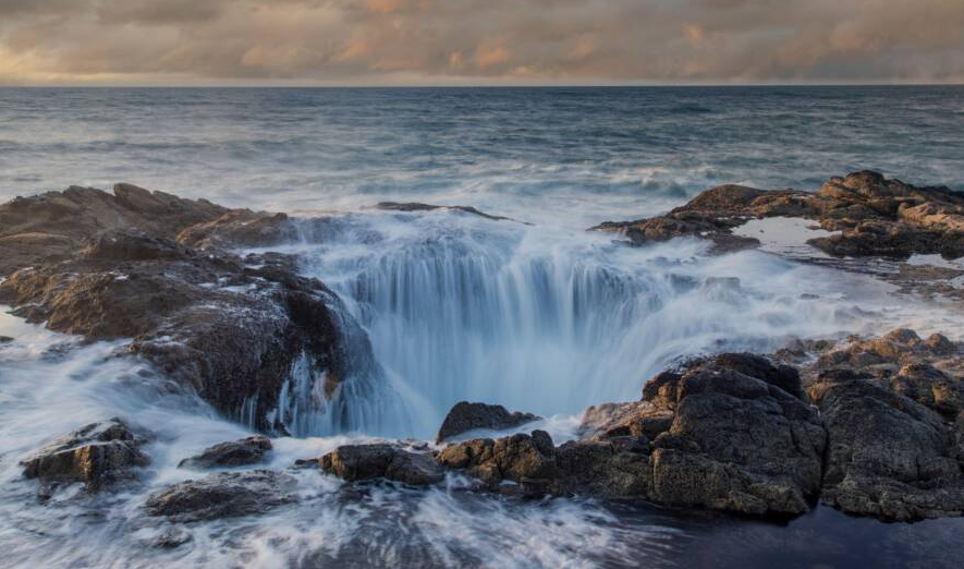 Theo ATI, " giếng thần Sấm" có khung cảnh ấn tượng, được biết đến với biệt danh "ống thoát nước của Thái Bình Dương" hay "cổng địa ngục". Ảnh: ATI.