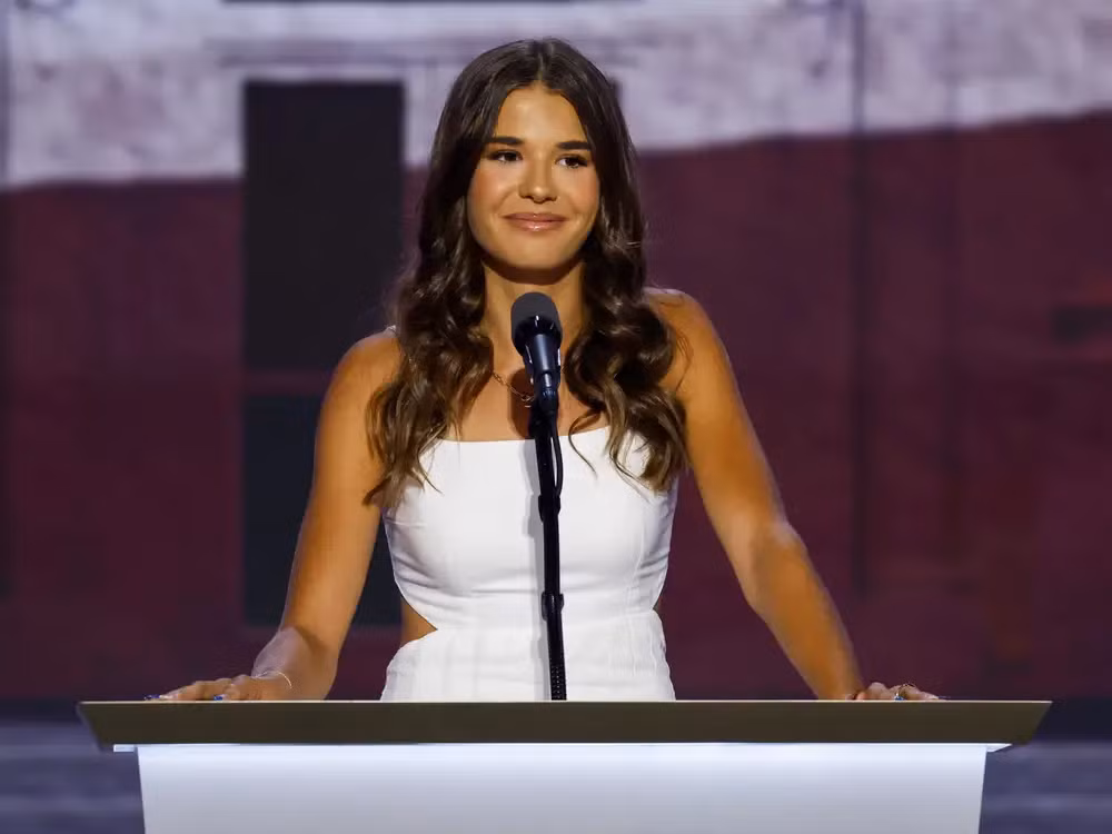 "Với tôi, ông chỉ là một người ông nội. Ông cho chúng tôi ăn kẹo và uống soda khi bố mẹ tôi không để ý. Ông quan tâm tới việc học hành ở trường của chúng tôi. Tôi rất yêu quý ông", Kai Trump phát biểu khi đó. Ảnh: instagram.