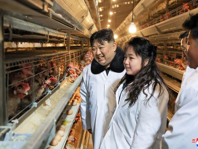 Điều ít biết về con gái nhà lãnh đạo Triều Tiên Kim Jong Un - Hình 11 Dieu it biet ve con gai nha lanh dao Trieu Tien Kim Jong Un-Hinh-11