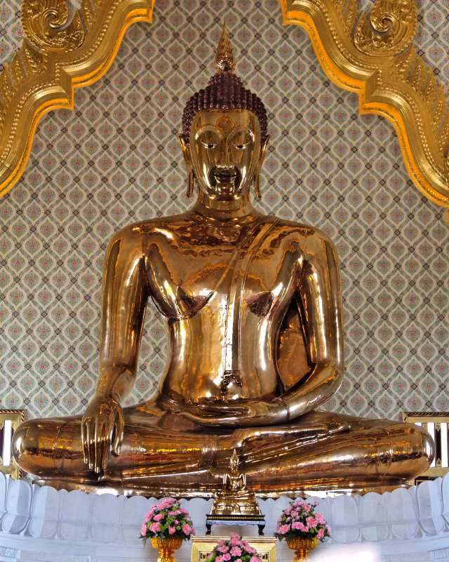 Tượng Phật Vàng, nằm ở trung tâm Bangkok, là bức tượng vàng nguyên khối lớn nhất thế giới. Bức tượng đáng chú ý này, có tên chính thức là Phra Phuttha Maha Suwana Patimakon, nặng khoảng 5,5 tấn. Ảnh: Wikimedia Commons.