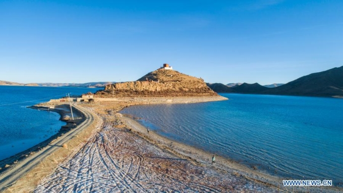 Tương truyền, tên của ngôi chùa Rituo có nghĩa là "hòn đá trên núi", lấy cảm hứng từ một tảng đá có niên đại hàng thế kỷ được lưu giữ trong chùa. Người xưa tin rằng hòn đá có thể chữa khỏi mọi bệnh tật. Ảnh: Xinhua.