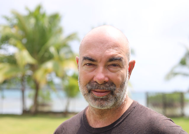 Ngôi nhà được trang bị đầy đủ tiện nghi, có bếp, phòng khách, phòng tắm và phòng ngủ, ban công. Các thiết bị như tủ lạnh lớn đến giường có kiểm soát nhiệt độ chạy bằng năng lượng mặt trời.