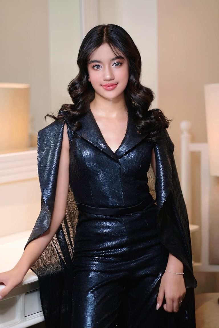 Jenna xuất hiện lần đầu trước công chúng với tư cách một diễn viên, ca sĩ vào năm 2018. Cô gái được ví là "Lisa phiên bản nhí" này nhanh chóng trở nên nổi tiếng sau khi nhận được nhiều hợp đồng quảng cáo và xuất hiện với tần suất dày đặc trong các serie phim quảng cáo và phim truyền hình. Ảnh: KT.