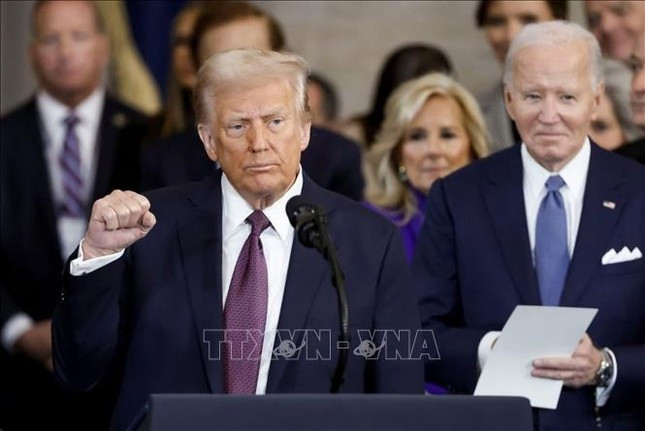 Vừa nhậm chức, Tổng thống Trump ký gần 100 sắc lệnh hành pháp Vua nham chuc, Tong thong Trump ky gan 100 sac lenh hanh phap