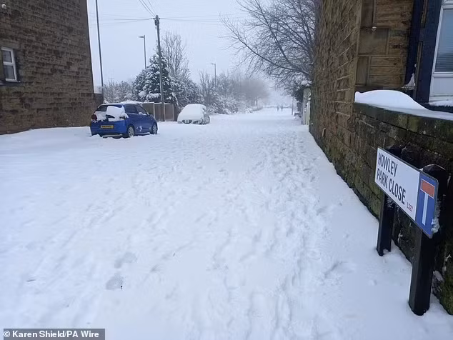 Sáng 6/1, đội cứu hộ trên núi Brecon đã được gọi để giải cứu những người cắm trại gần Cwm Lwch, phía nam xứ Wales. Một thành viên trong nhóm cắm trại đã bất tỉnh.