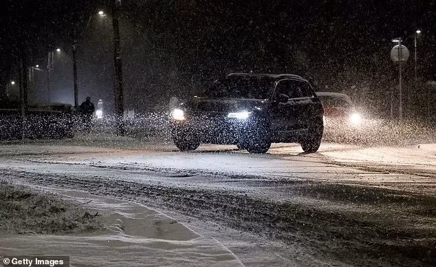 "236 cảnh báo lũ lụt được ban bố tại những nơi được cho là 'có khả năng xảy ra' trên khắp Vương quốc Anh", nguồn tin cho hay.