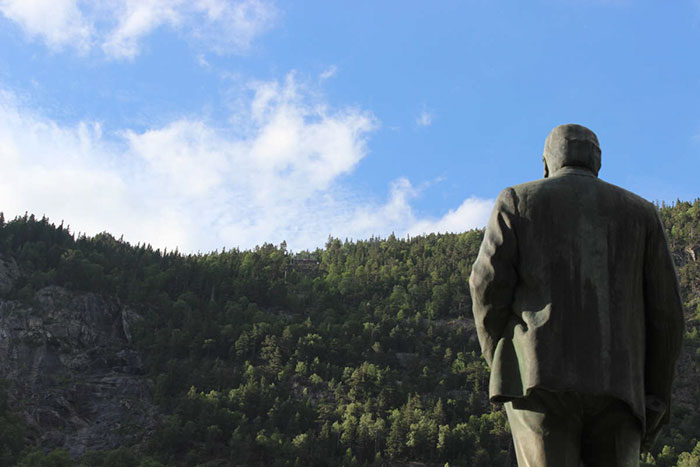 Ý tưởng về việc lắp đặt gương mặt trời lần đầu tiên được đưa ra bởi người sáng lập thị trấn, ông Sam Eyde, vào năm 1913. Ảnh: BP.