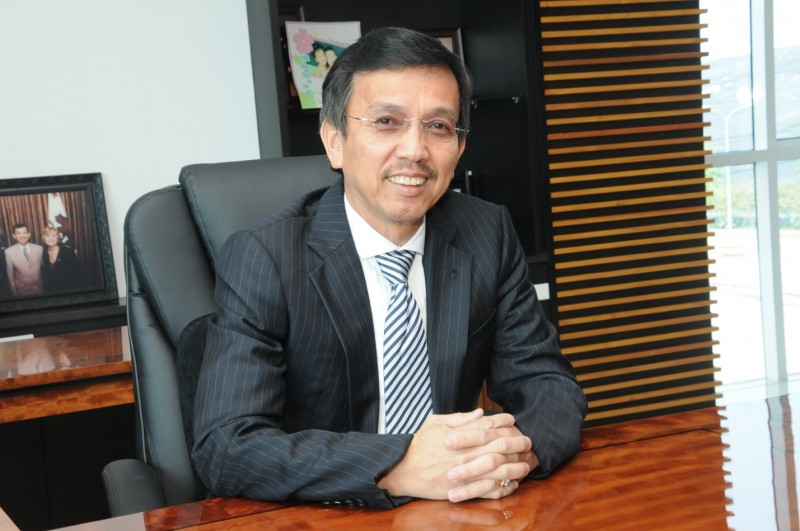 Chỉ trong thời gian ngắn, công ty của gia đình họ Dương đã mở rộng quy mô với nhiều thiết bị thu gom, kho chứa, và máy móc ép kiện phế liệu. Nỗ lực của cả gia đình được đền đáp bằng những thành công nối tiếp nhau, các hợp đồng thu gom rác thải với các đối tác ngày một lớn dần. Ảnh: Báo Công thương. 