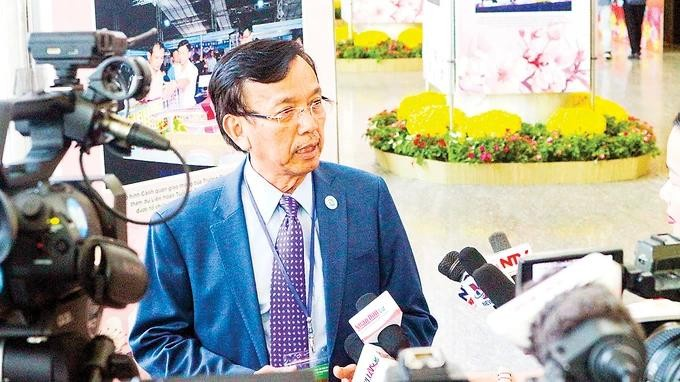 Từ người nhặt ve chai, sau hàng chục năm, ông David Dương đã xây dựng thành công “đế chế” của mình và được mọi người đặt biệt danh là “vua rác”, “tỉ phú rác” ở Mỹ. Ảnh: SGGP. 