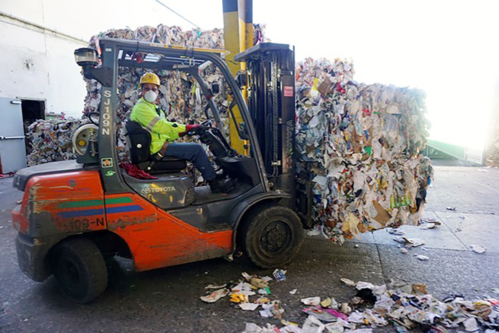 Tạp chí Waste Age thường xuyên đánh giá CWS là một trong những công ty tái chế hàng đầu tại Mỹ. CWS đã nhận được nhiều giải thưởng trong lĩnh vực tái chế do Hội đồng Quản lý Rác thải California trao tặng. Ảnh: VWS. 