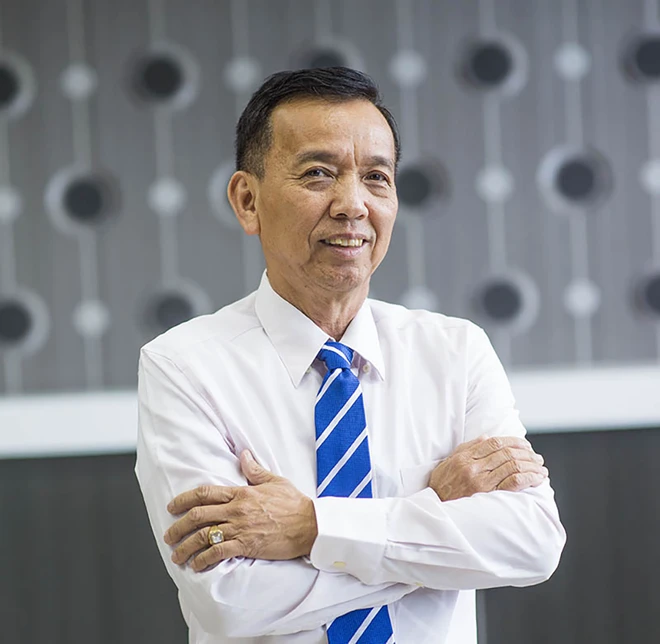 Với vốn tiếng Anh eo hẹp lúc đó, cách duy nhất mà ông Dương và các thành viên trong gia đình có thể kiếm tiền để sống qua ngày ở Mỹ là thu lượm phế liệu, phân loại, rồi bán lại cho các nhà máy tái chế. Ảnh: Znews. 