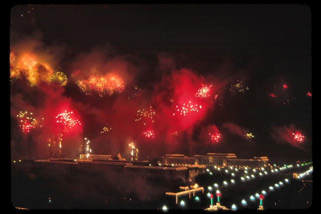 Pháo hoa mừng Quốc khánh Trung Quốc tại Quảng trường Thiên An Môn ngày 1/10/1977.