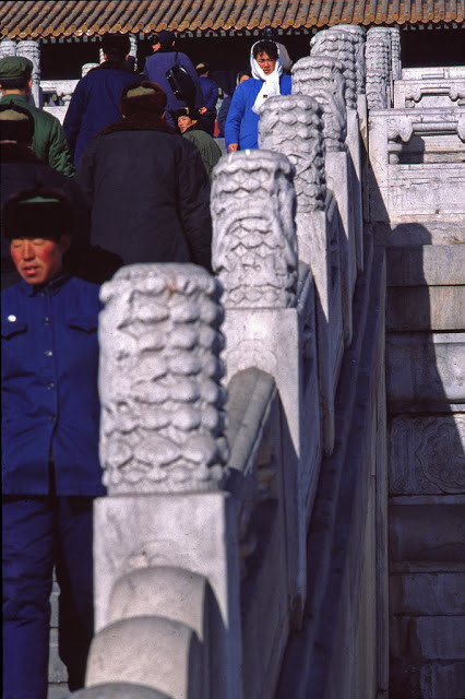 Tử Cấm Thành (hay Cố Cung theo cách gọi thời nay) khá đông đúc năm 1978.