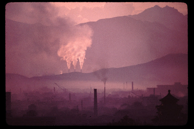 Khói từ các nhà máy phủ kín bầu trời - 1978.