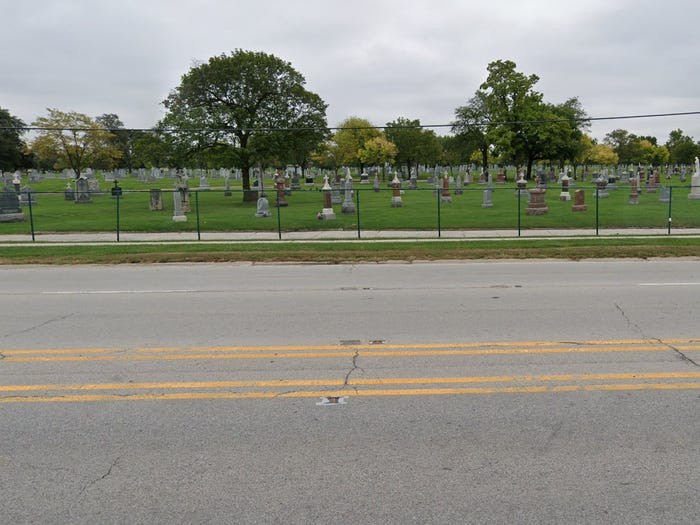 Đại lộ Archer - Chicago, Illinois: Con đường này băng qua nghĩa trang Resurrection. Nguồn ảnh: Google Maps