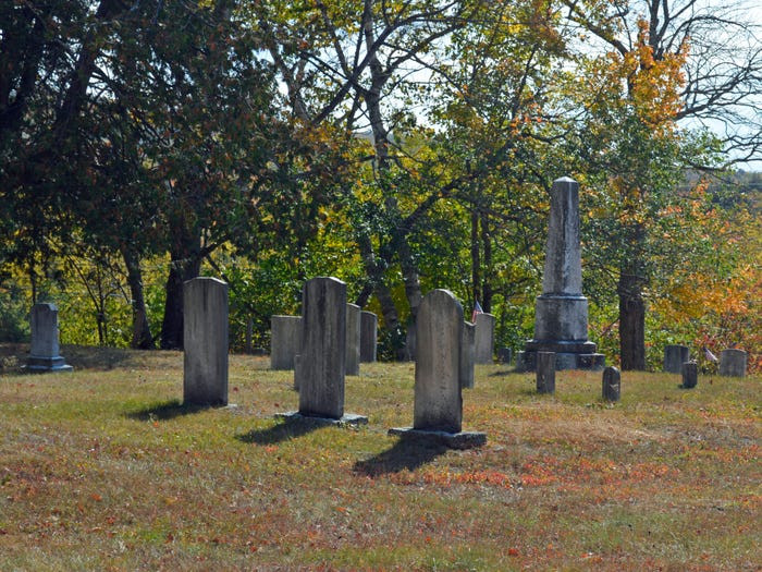 Quốc lộ 2A - Hạt Aroostook, Maine, có những khúc cua "tử thần". Nhiều tài xế đi qua đây kể rằng họ từng gặp một người phụ nữ cầu xin người qua đường tới giúp chồng cô ấy, nhưng sẽ đột ngột biến mất khi họ lại gần. Nguồn ảnh: Google Maps.