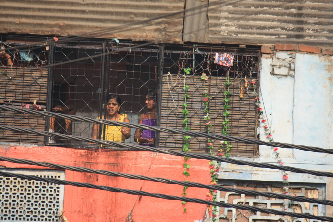 "Những người chưa bao giờ trải qua công việc làm gái mại dâm có thể không thể hiểu được công việc đó tệ bạc như thế nào", Rekha tâm sự. Khách hàng của cô luôn sử dụng bao cao su và hàng tháng cô đều tới bệnh viện để kiểm tra sức khỏe. Cô luôn bị chấn thương tâm lý rất nặng.