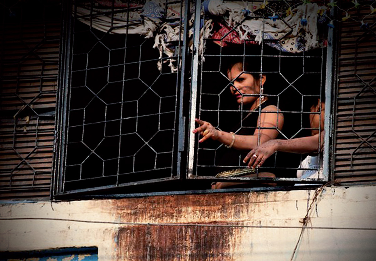 Rekha chỉ là một trong hơn 5.000 phụ nữ bán dâm ở Garstin Bastion Road, hay còn gọi là GB Road, trung tâm New Delhi. Cô biết tương lai của mình rất mịt mờ.