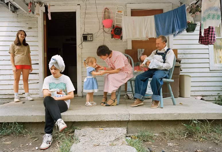 1 gia đình ở thị trấn Arjay, bang Kentucky, Mỹ, năm 1990. (Ảnh: Sheron Rupp)