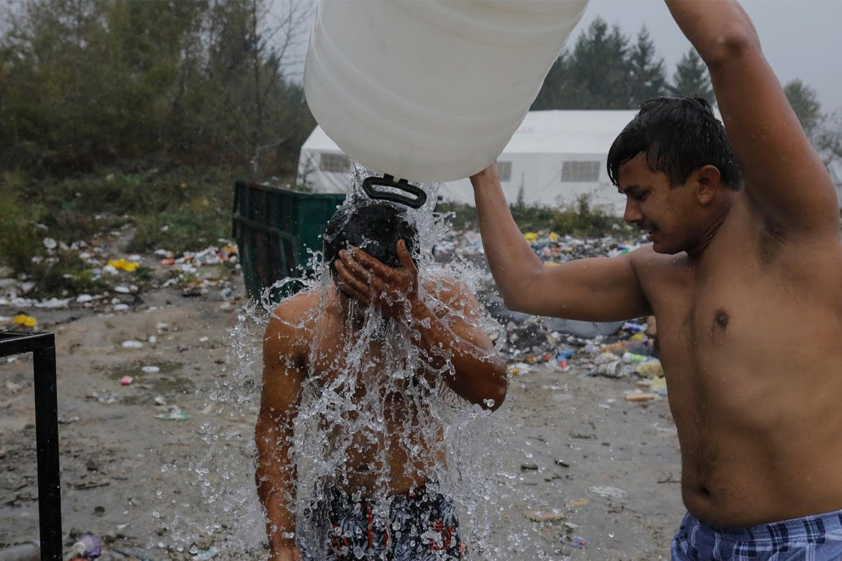 Nhiều người phải tắm nước lạnh và thiếu quần áo ấm cho mùa đông.