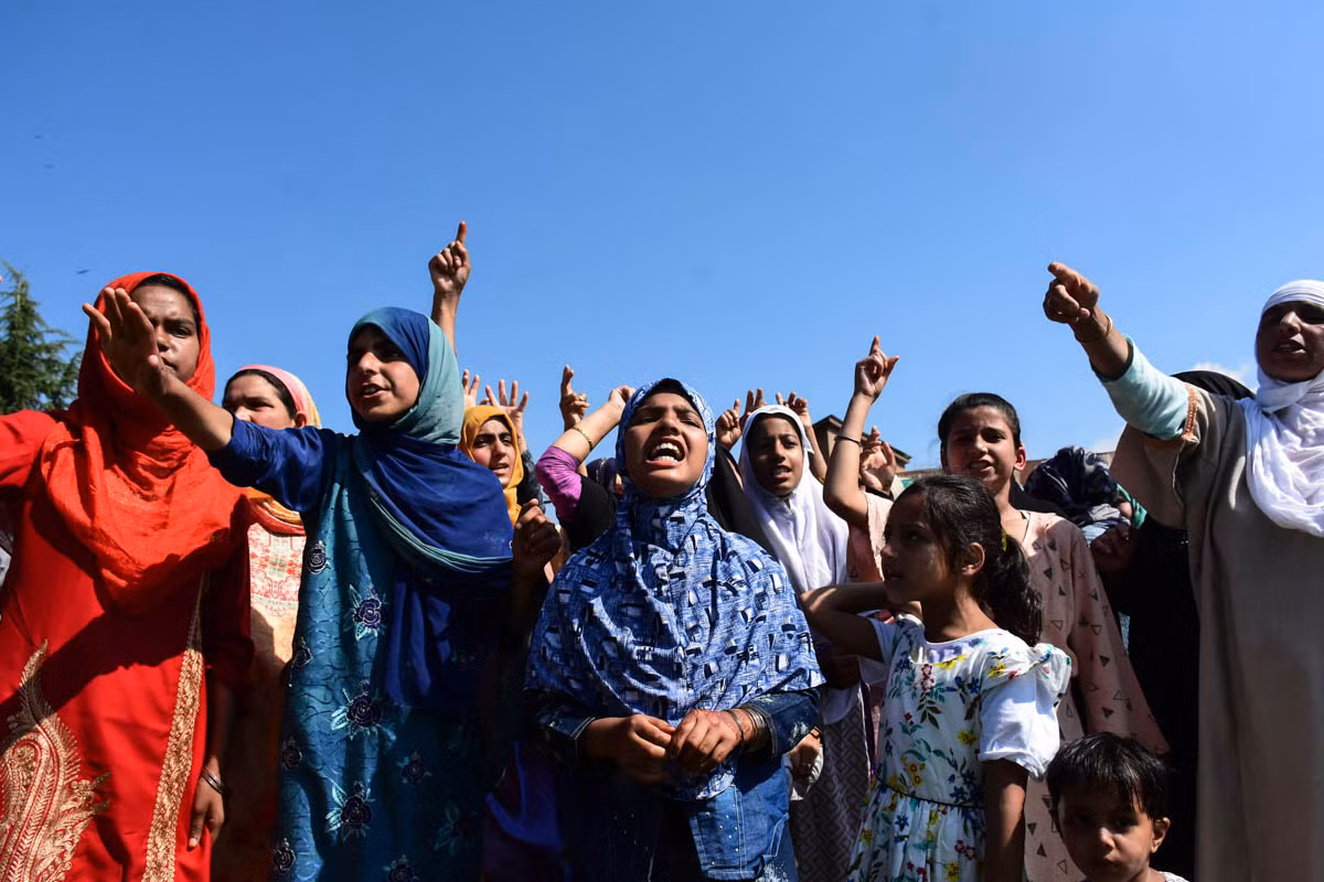 Phụ nữ tại Kashmir đang hô những khẩu hiệu ủng hộ tự do ở Anchar, Kashmir.