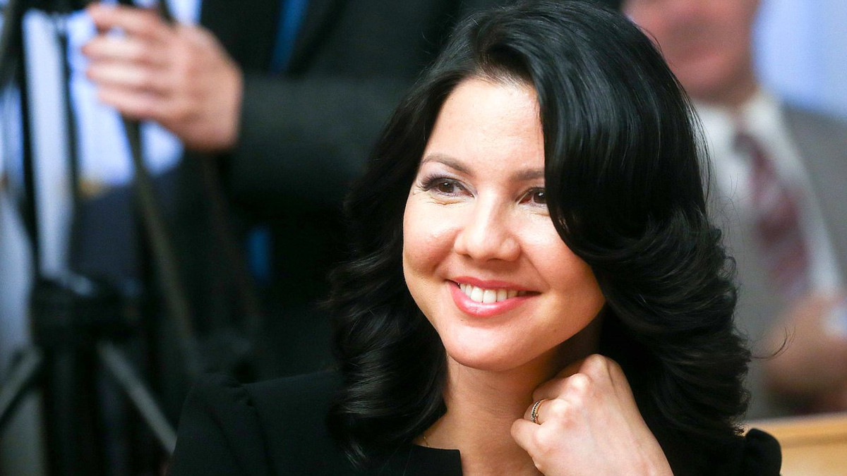 Bà Inga Yumasheva sinh ngày 11/3/1985 tại Ufa, Cộng hòa Bashkortostan thuộc Nga. Bà tốt nghiệp chuyên ngành Quan hệ công chúng của trường Đại học Kỹ thuật Dầu khí Ufa năm 2007. Ảnh: SN.