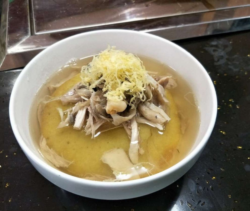 Vào những lúc rảnh rỗi, Sigley thường cùng bạn bè khám phá văn hóa ẩm thực Bình Nhưỡng. Về khía cạnh này, Sigley ngạc nhiên cho biết rằng Triều Tiên rất đa dạng về ẩm thực. Ngoài những món ăn truyền thống như món onban trong hình, có rất nhiều nhà hàng phục vụ các món ăn phương Tây hay Trung Quốc.