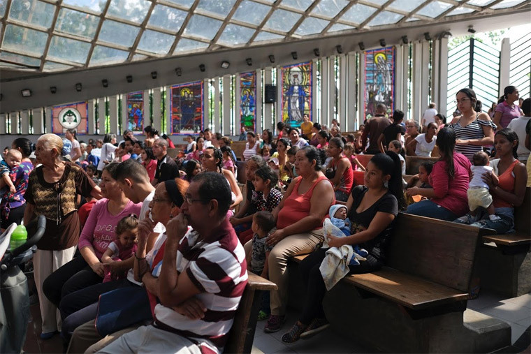 Rivero đã cố gắng gặp các bác sĩ dinh dưỡng để cho con khám nhưng bất thành. Người thì không gặp được, người thì bắt cô phải đợi một tháng mới khám cho con cô. Tuyệt vọng, Rivero tham gia một sự kiện từ thiện chuyên kiểm tra và thông tin cho các gia đình có con gặp các vấn đề về dinh dưỡng.