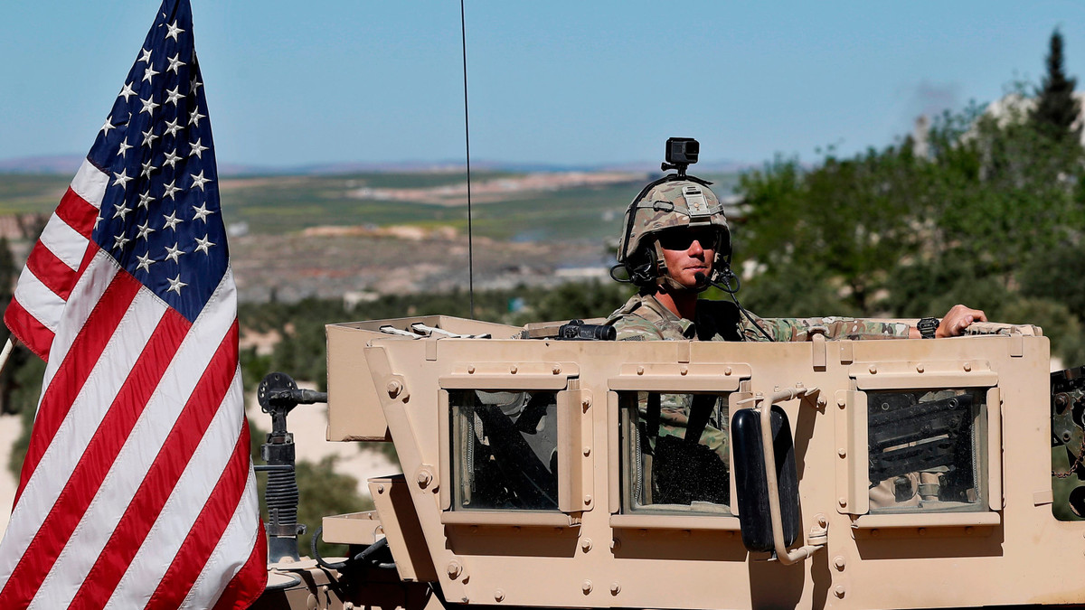 Ngày 19/12/2018: Tổng thống Donald Trump tuyên bố Mỹ đã chiến thắng khủng bố IS tại Syria và sẵn sàng rút 2.000 lính về nước. Nguồn ảnh: AP.