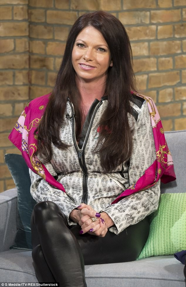 Louise còn từng tự cho rằng mình thật may mắn khi thay vì phải than phiền về tật xấu của những ông chồng của bạn bè xung quanh, cô có "những thứ tốt nhất" - đời sống tình dục tuyệt vời và tự do.