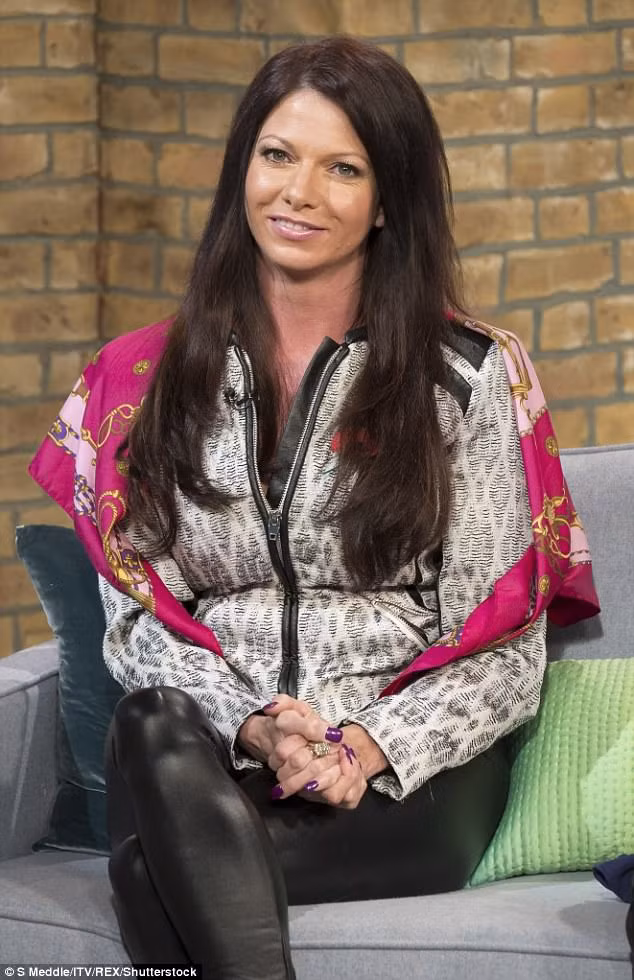 Louise còn từng tự cho rằng mình thật may mắn khi thay vì phải than phiền về tật xấu của những ông chồng của bạn bè xung quanh, cô có "những thứ tốt nhất" - đời sống tình dục tuyệt vời và tự do.