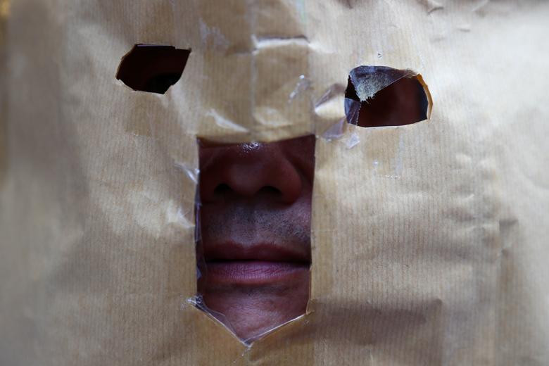 Tuy nhiên, lệnh cấm chưa tỏ ra hiệu quả, thậm chí phản tác dụng khi càng khiến nhiều người biểu tình tỏ thái độ chống đối mãnh liệt và tiếp tục tấn công, đập phá các cơ quan chính quyền. (Ảnh: Reuters)